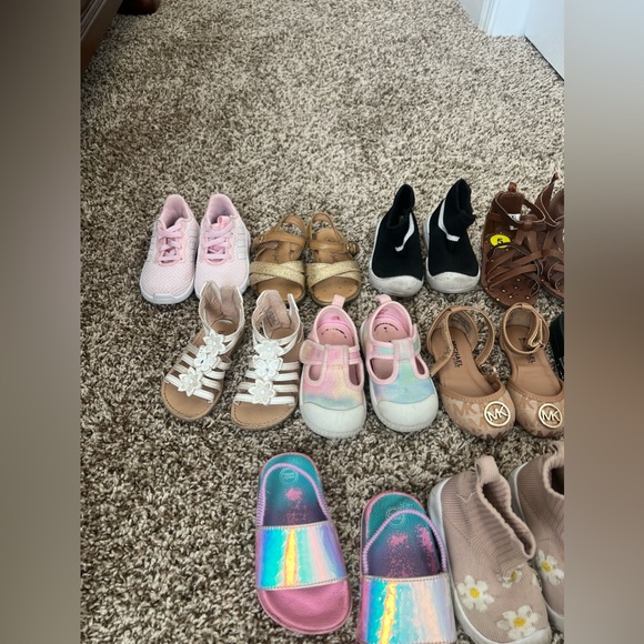 Babygirl shoes - Picture 3 of 3